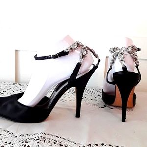 STEVE MADDEN Black Satin Stilettos 4.5" Heels Shoes Rhinestone detail sz 10